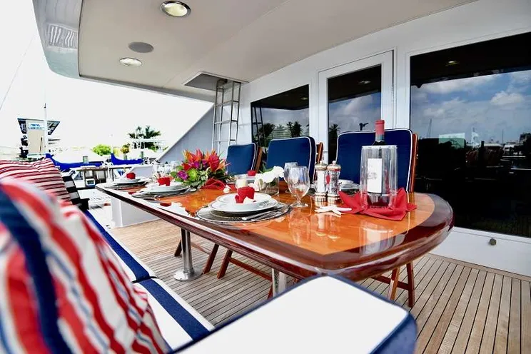 Charter Yacht IMPULSE - Broward 87 - 3 Cabins - Nassau - Exumas - Bahamas
