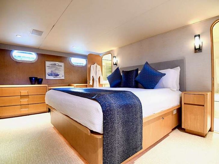 IMPULSE Broward 87 - master cabin IMPULSE Broward 87 - master cabin