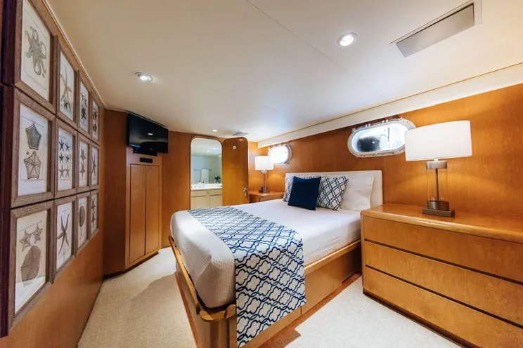 Charter Yacht IMPULSE - Broward 87 - 3 Cabins - Nassau - Exumas - Bahamas