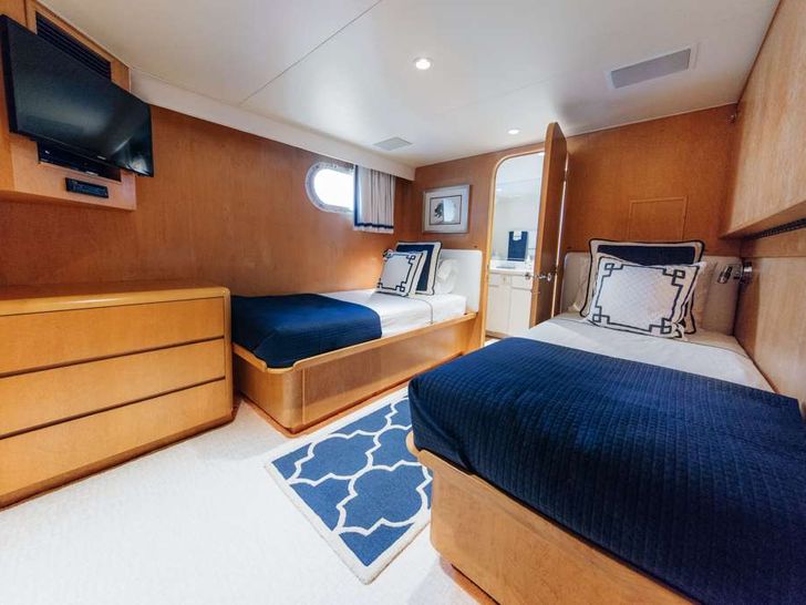 IMPULSE Broward 87 - twin cabin IMPULSE Broward 87 - twin cabin