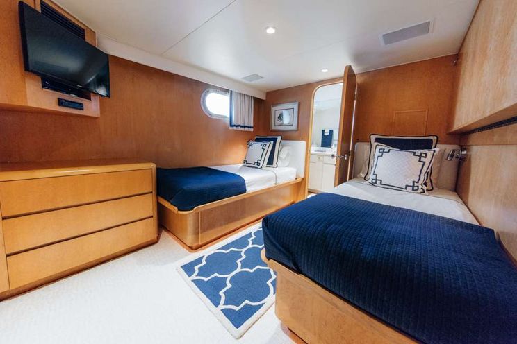 Charter Yacht IMPULSE - Broward 87 - 3 Cabins - Nassau - Exumas - Bahamas