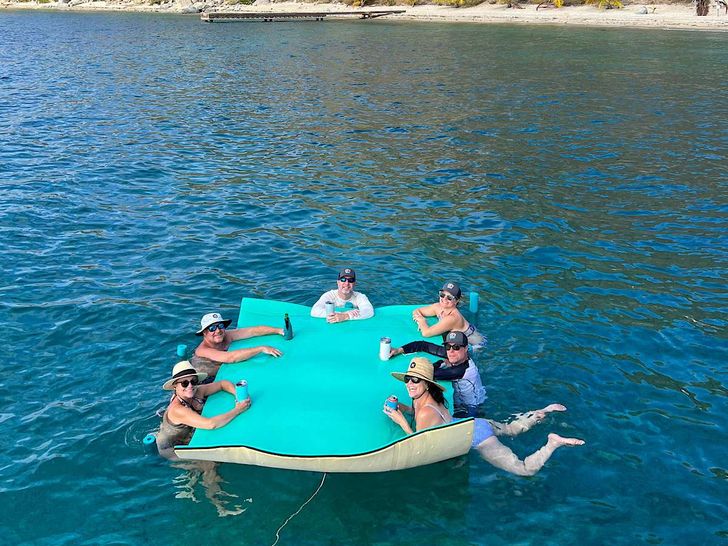 AZURIA Lagoon 50 - floating mat AZURIA Lagoon 50 - floating mat