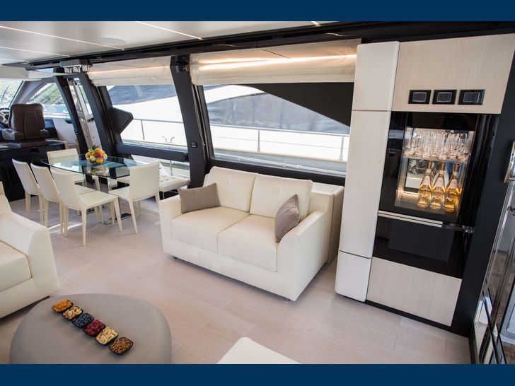 ALYSS - Azimut 72 Fly,saloon seating and indoor dining area