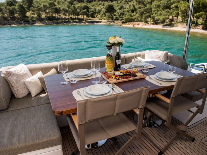 ALYSS - Azimut 72 Fly,aft alfresco dining set up ALYSS - Azimut 72 Fly,aft alfresco dining set up