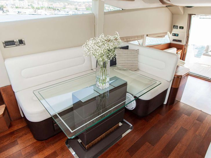 LE CHIFFRE - Galeon 640 Fly,dining area LE CHIFFRE - Galeon 640 Fly,dining area