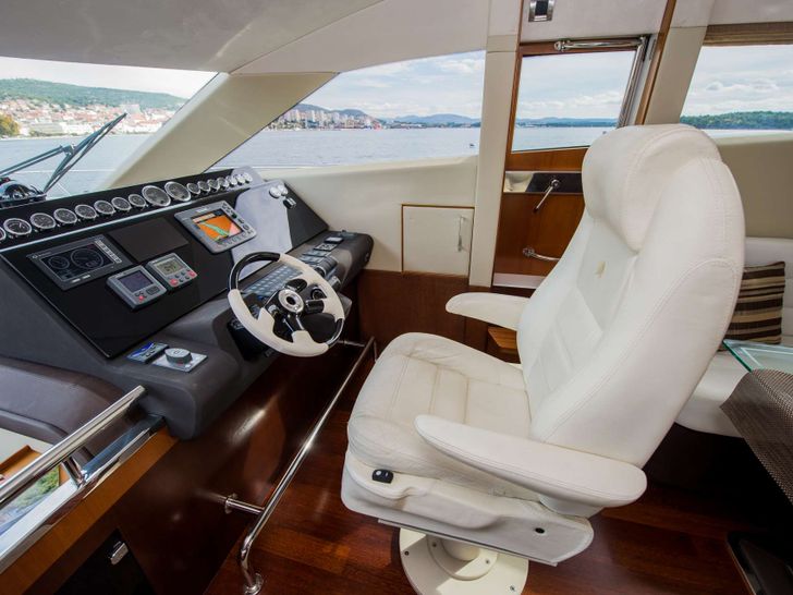 LE CHIFFRE - Galeon 640 Fly,cockpit LE CHIFFRE - Galeon 640 Fly,cockpit