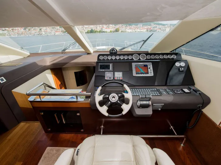 LE CHIFFRE - Galeon 640 Fly,yacht controls LE CHIFFRE - Galeon 640 Fly,yacht controls