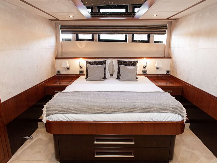 LE CHIFFRE - Galeon 640 Fly,master cabin bed LE CHIFFRE - Galeon 640 Fly,master cabin bed