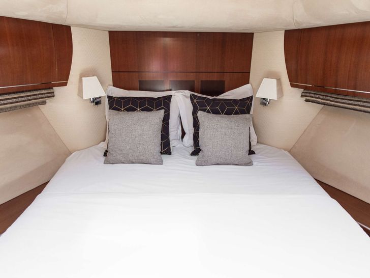 LE CHIFFRE - Galeon 640 Fly,VIP cabin LE CHIFFRE - Galeon 640 Fly,VIP cabin