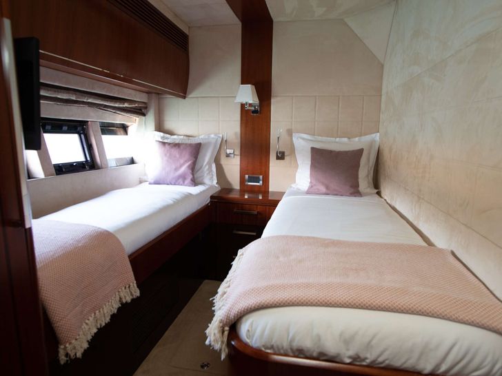 LE CHIFFRE - Galeon 640 Fly,twin cabin 1 LE CHIFFRE - Galeon 640 Fly,twin cabin 1