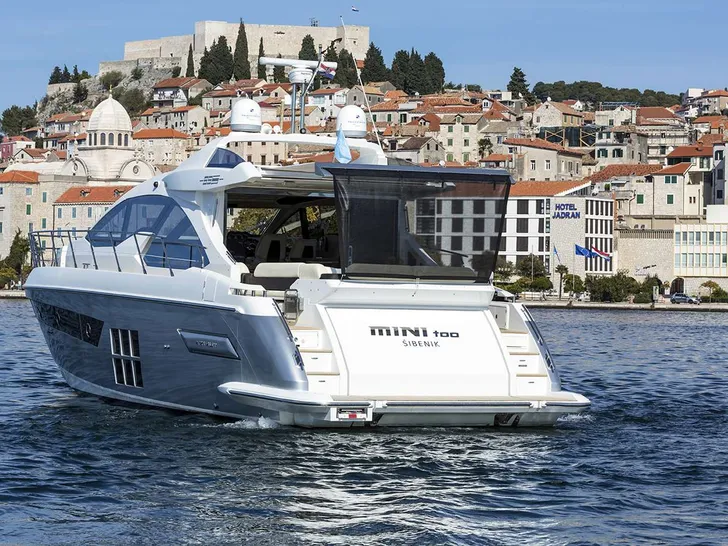 MINI TOO - Azimut 55S,stern view cruising MINI TOO - Azimut 55S,stern view cruising