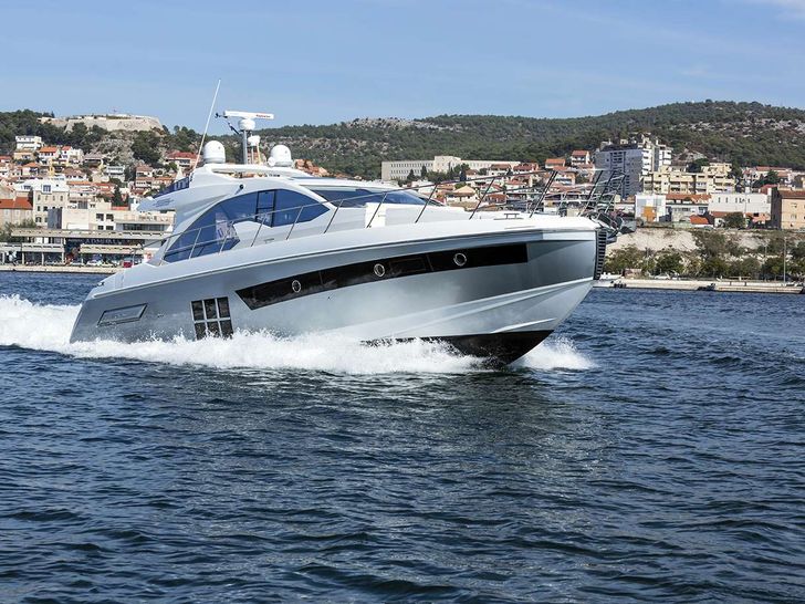 MINI TOO - Azimut 55S,front view cruising MINI TOO - Azimut 55S,front view cruising