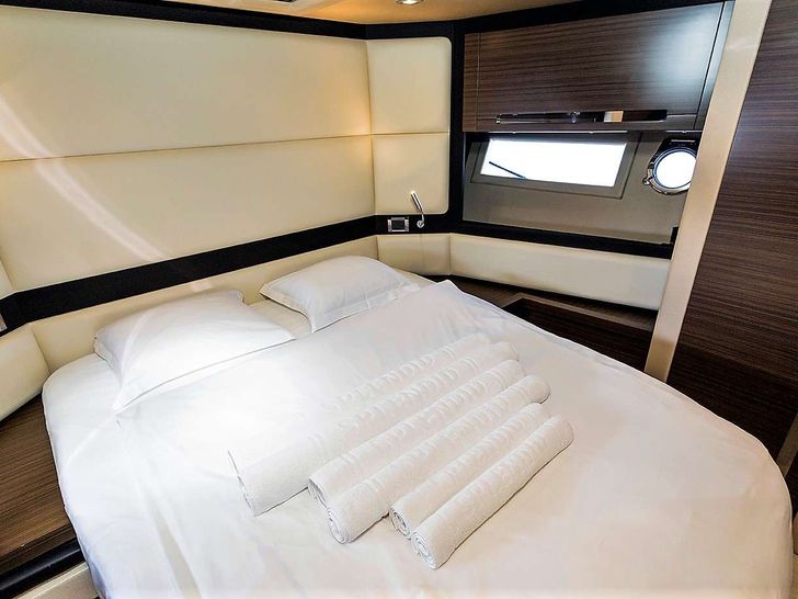 MINI TOO - Azimut 55S,VIP cabin MINI TOO - Azimut 55S,VIP cabin