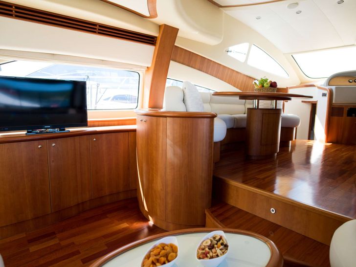 SENZA PAROLA - Aicon 56 S Fly,LED TV and dining area SENZA PAROLA - Aicon 56 S Fly,LED TV and dining area