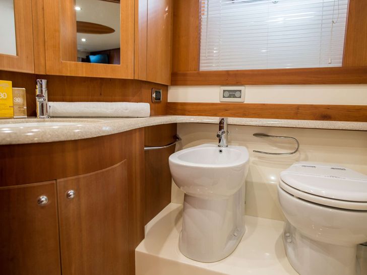 SENZA PAROLA - Aicon 56 S Fly,cabin bathroom SENZA PAROLA - Aicon 56 S Fly,cabin bathroom