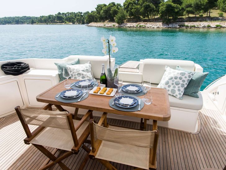 SKYFALL - Azimut 47 Fly,aft alfresco dining area SKYFALL - Azimut 47 Fly,aft alfresco dining area