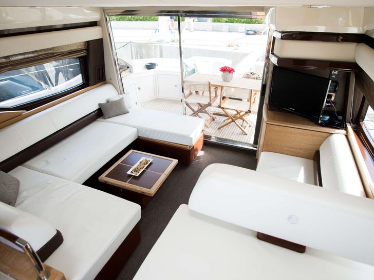 SKYFALL - Azimut 47 Fly,saloon wide view SKYFALL - Azimut 47 Fly,saloon wide view