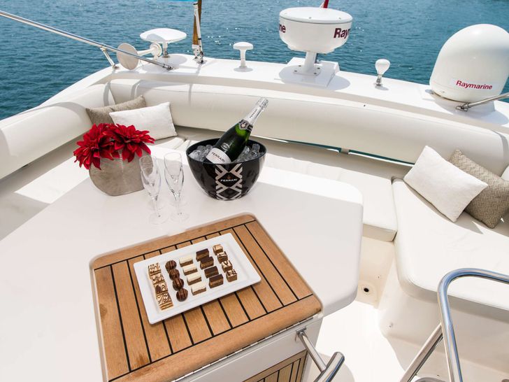SKYFALL - Azimut 47 Fly,flybridge wine party SKYFALL - Azimut 47 Fly,flybridge wine party