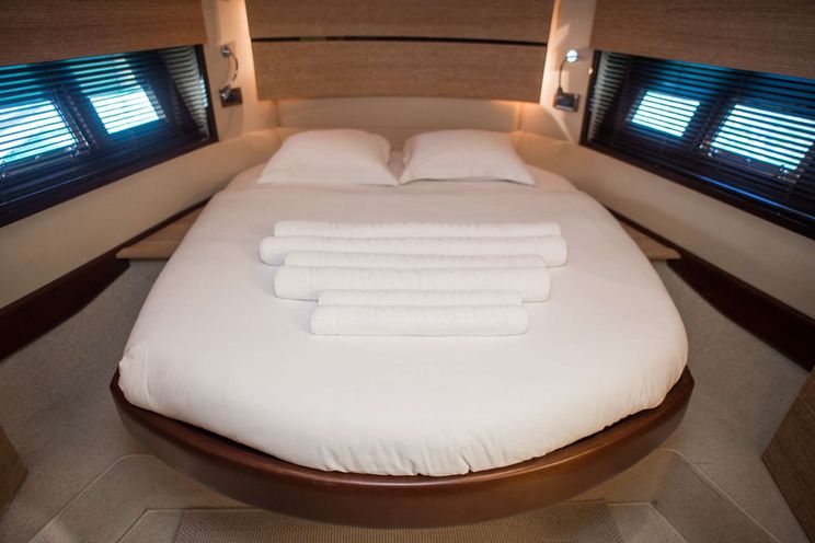 Charter Yacht SKYFALL - Azimut 47 Fly - 3 Cabins - Sibenik - Split - Croatia