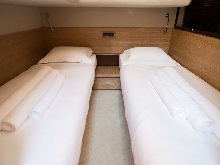 SKYFALL - Azimut 47 Fly,twin cabin 1 SKYFALL - Azimut 47 Fly,twin cabin 1