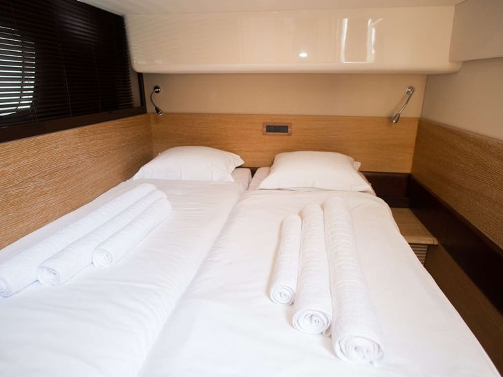 SKYFALL - Azimut 47 Fly,twin cabin 2 SKYFALL - Azimut 47 Fly,twin cabin 2