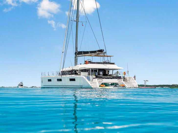DREAM BEAUTY Lagoon 620 - aft shot DREAM BEAUTY Lagoon 620 - aft shot