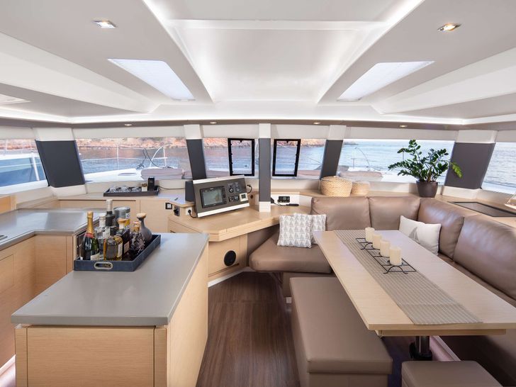 NEW HORIZONS 2 Fountaine Pajot Saba 50 - saloon NEW HORIZONS 2 Fountaine Pajot Saba 50 - saloon
