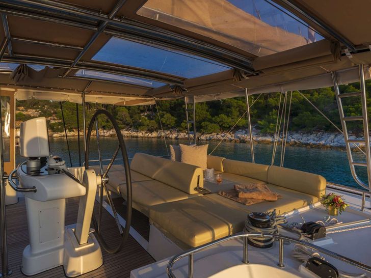 FLO Lagoon 52 - flybridge FLO Lagoon 52 - flybridge