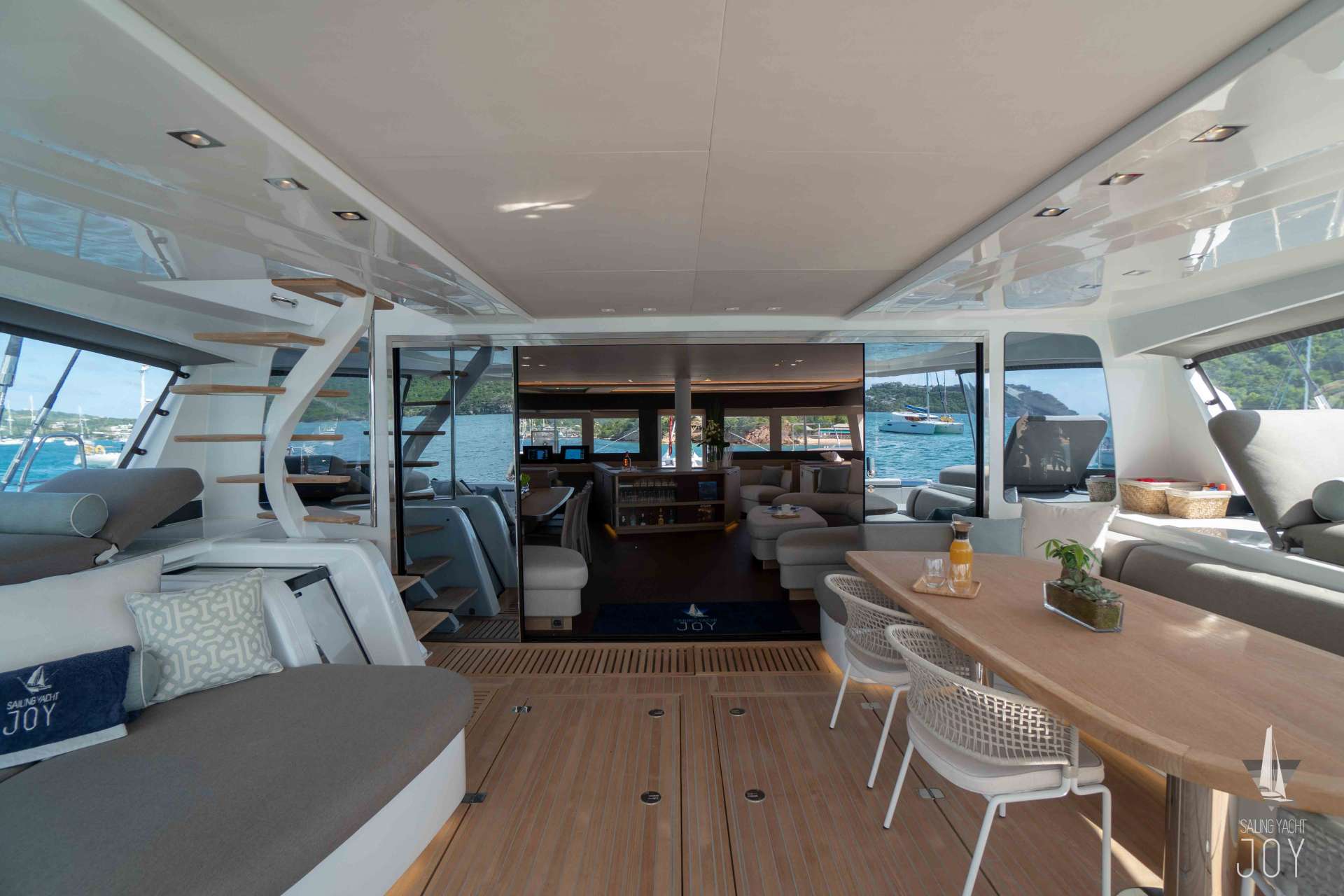 JOY Lagoon Seventy 7 - aft deck