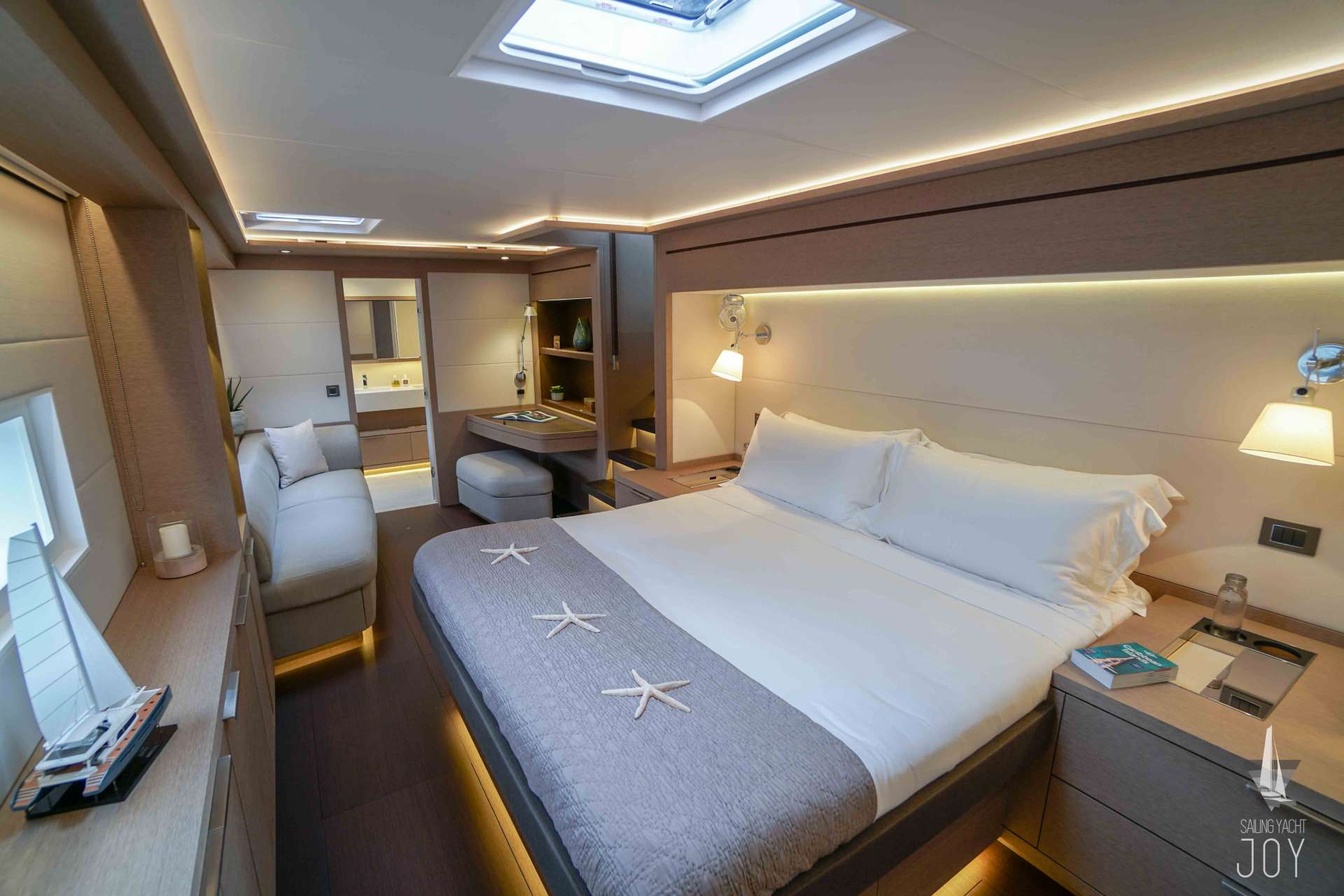 JOY Lagoon Seventy 7 - master cabin