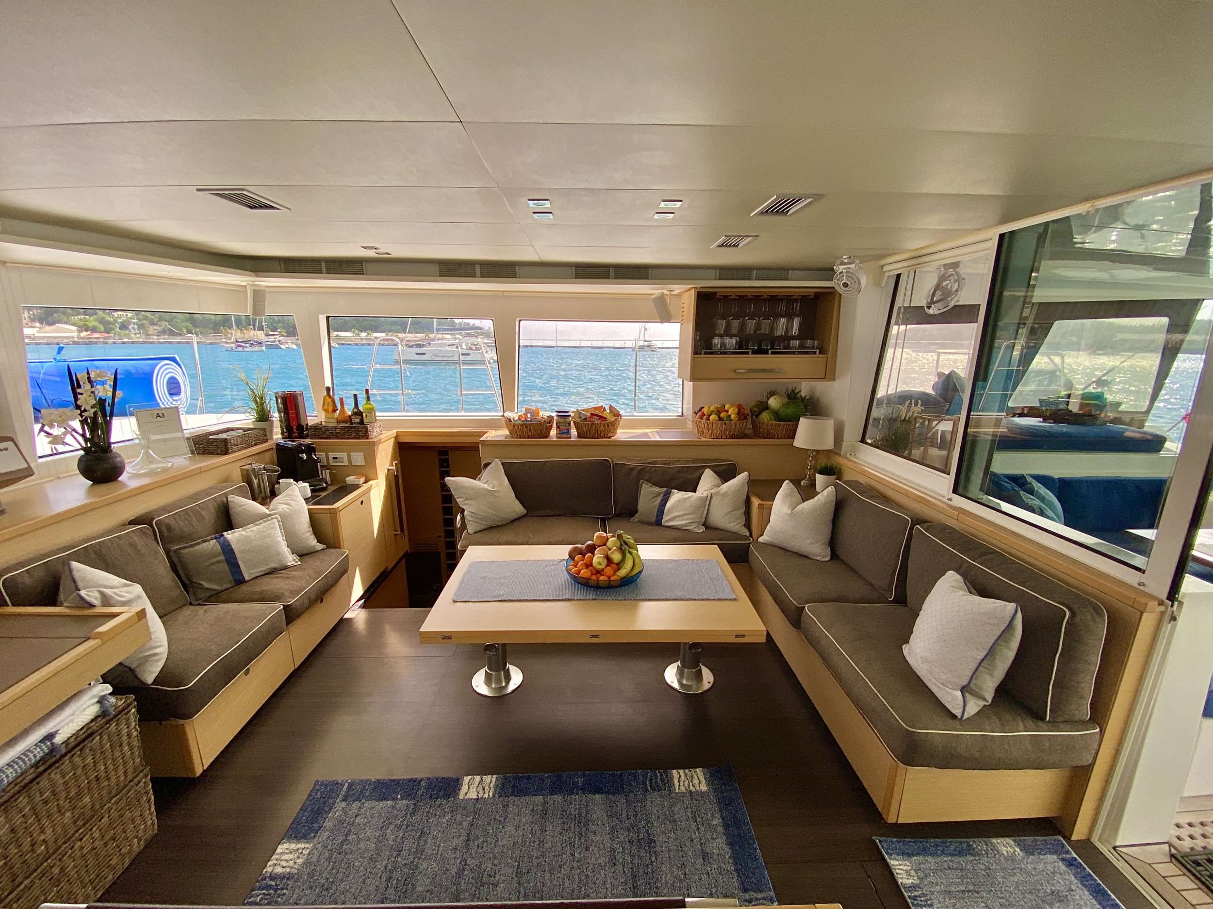A3 Lagoon 560 - Saloon