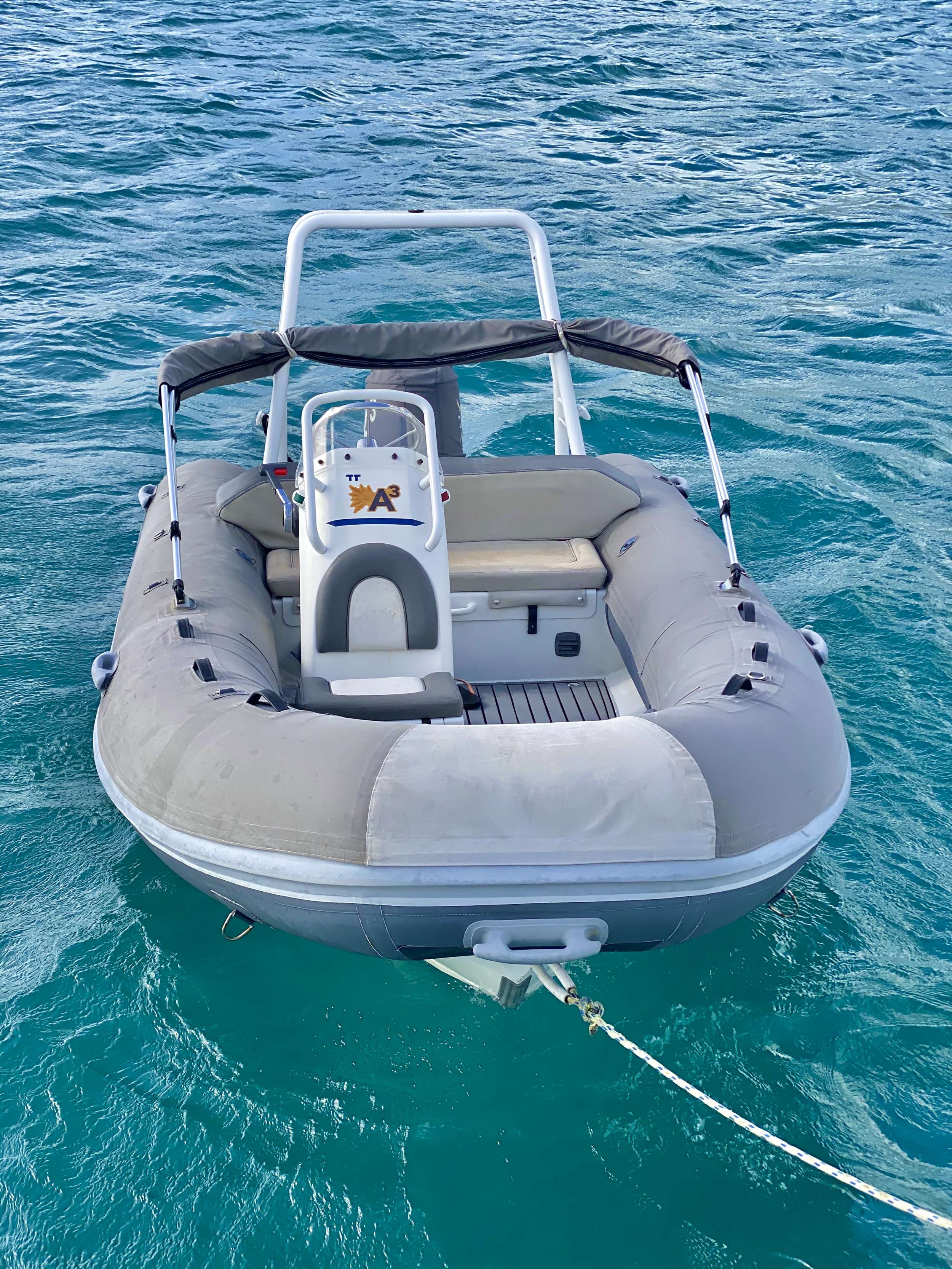 A3 Lagoon 560 - Tender