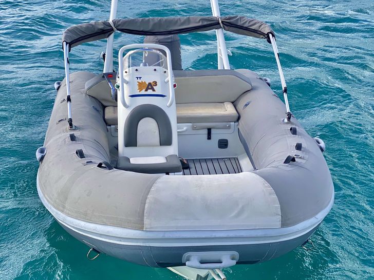 A3 Lagoon 560 - Tender A3 Lagoon 560 - Tender
