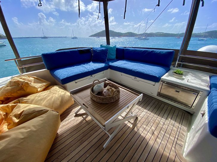 A3 Lagoon 560 - Flybridge Seating A3 Lagoon 560 - Flybridge Seating