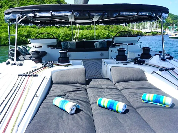 LADY FIONA Lagoon 620 Essence - sun bed LADY FIONA Lagoon 620 Essence - sun bed