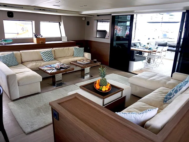 LADY FIONA Lagoon 620 Essence - saloon LADY FIONA Lagoon 620 Essence - saloon