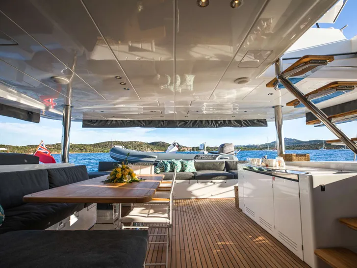 LADY FIONA Lagoon 620 Essence - aft deck wide shot LADY FIONA Lagoon 620 Essence - aft deck wide shot