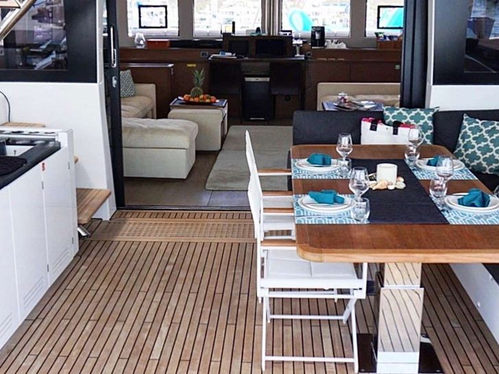 LADY FIONA Lagoon 620 Essence - aft deck dining area LADY FIONA Lagoon 620 Essence - aft deck dining area