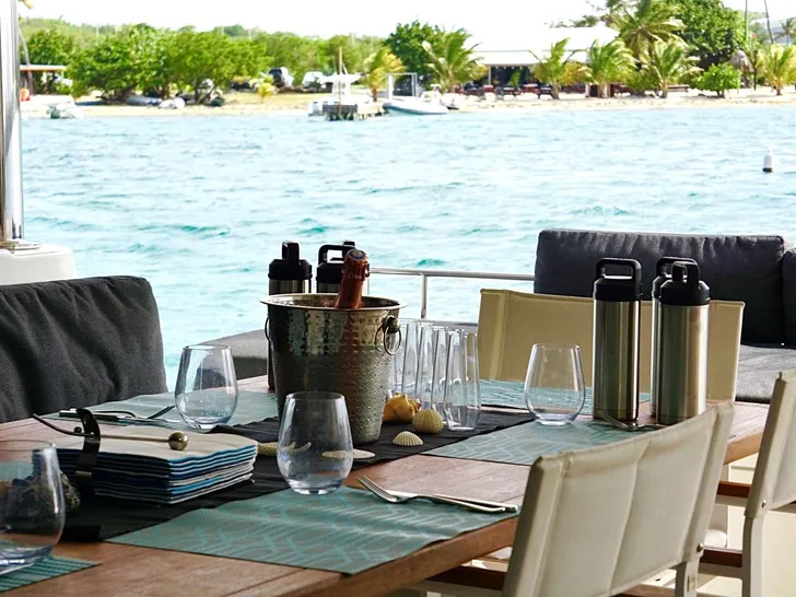 LADY FIONA Lagoon 620 Essence - aft deck dining table set up LADY FIONA Lagoon 620 Essence - aft deck dining table set up