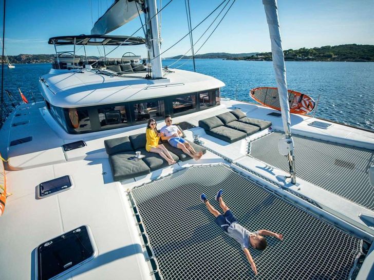 LADY FIONA Lagoon 620 Essence - foredeck LADY FIONA Lagoon 620 Essence - foredeck
