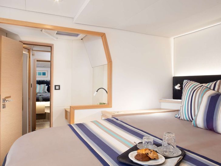 NEW HORIZONS 2 Fountaine Pajot Saba 50 - master cabin bed NEW HORIZONS 2 Fountaine Pajot Saba 50 - master cabin bed