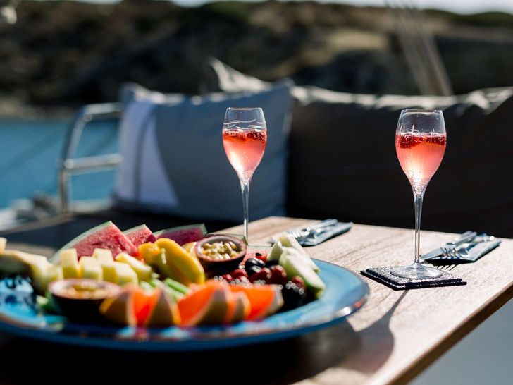 NEW HORIZONS 2 Fountaine Pajot Saba 50 - wine party NEW HORIZONS 2 Fountaine Pajot Saba 50 - wine party