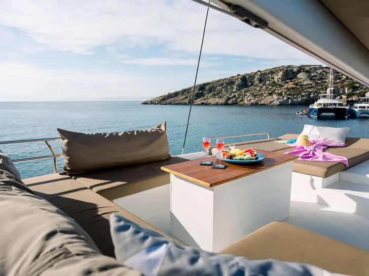 NEW HORIZONS 2 Fountaine Pajot Saba 50 - foredeck seating NEW HORIZONS 2 Fountaine Pajot Saba 50 - foredeck seating