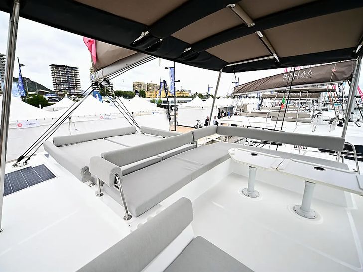 ARCHE IV - Flybridge ARCHE IV - Flybridge