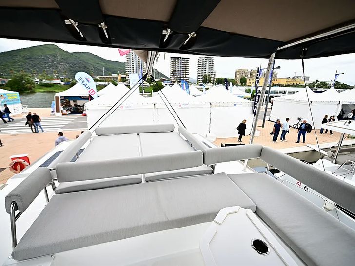 ARCHE IV - Flybridge ARCHE IV - Flybridge