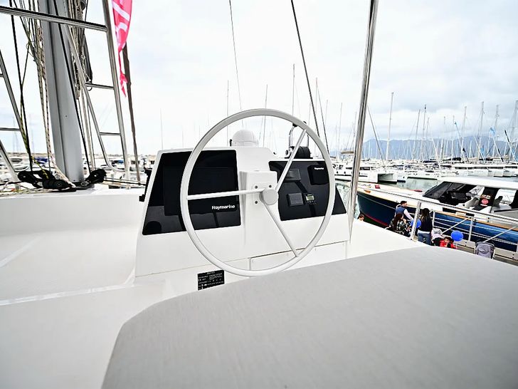 ARCHE IV - Flybridge ARCHE IV - Flybridge