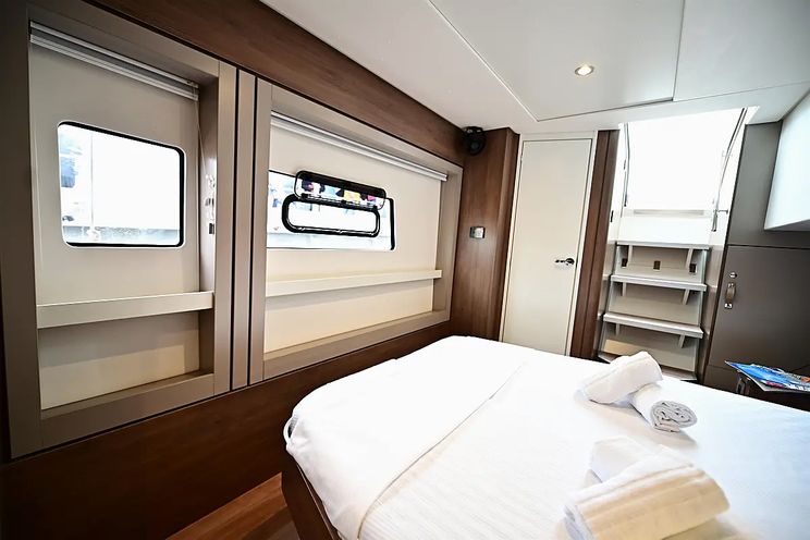 Charter Yacht ARCHE IV - Bali 4.8 - 5 cabins - Italy - Salerno
