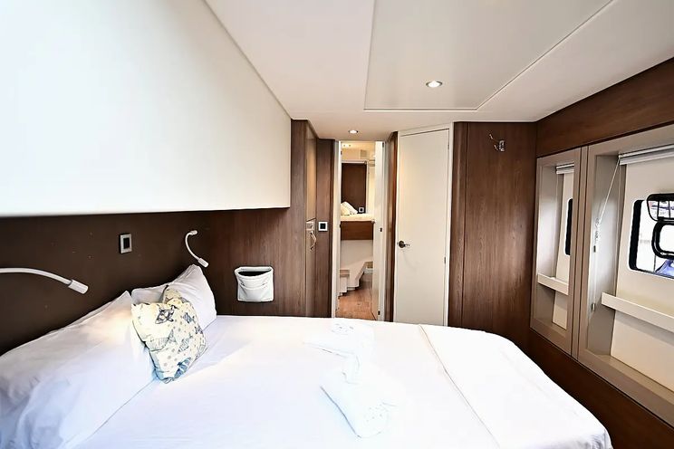 Charter Yacht ARCHE IV - Bali 4.8 - 5 cabins - Italy - Salerno