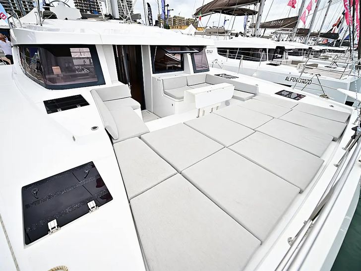 AGATIRNO Bali 4.8 - Front deck lounge AGATIRNO Bali 4.8 - Front deck lounge