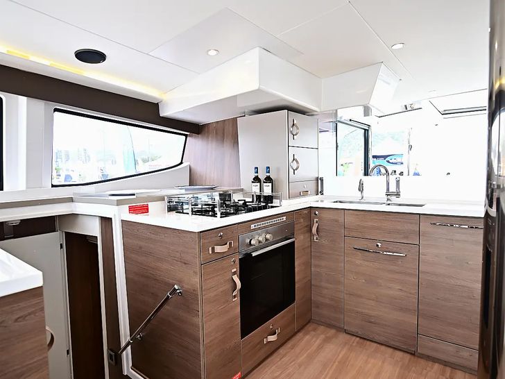 AGATIRNO Bali 4.8 - galley AGATIRNO Bali 4.8 - galley